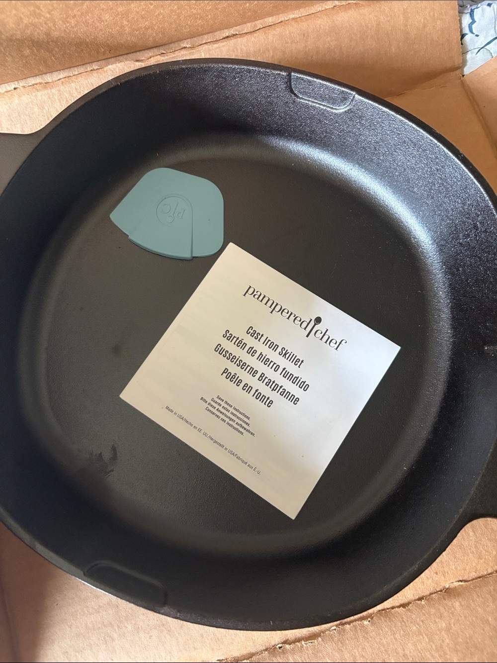 Pampered Chef Black Cast Iron Skillet with Teal Silicone Scraper new in box